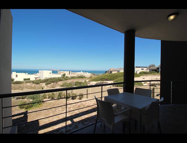 2 BEDROOM APARTMENT TO LET IN WEST BEACH